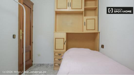 Dormitorio en apartamento compartido de 3 dormitorios - MADRID