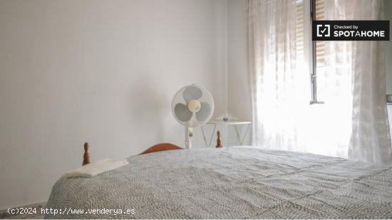 Dormitorio en apartamento compartido de 3 dormitorios - MADRID