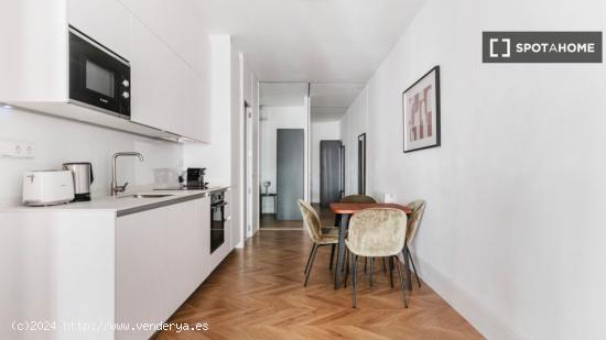 Apartamento de 2 dormitorios en alquiler en Embajadores - MADRID