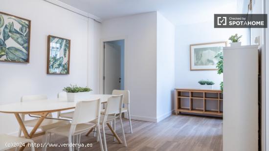 ¡Se alquila habitación en piso compartido de 12 habitaciones en Madrid! - MADRID