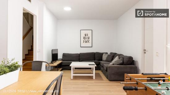 ¡Se alquila habitación en piso compartido de 12 habitaciones en Madrid! - MADRID