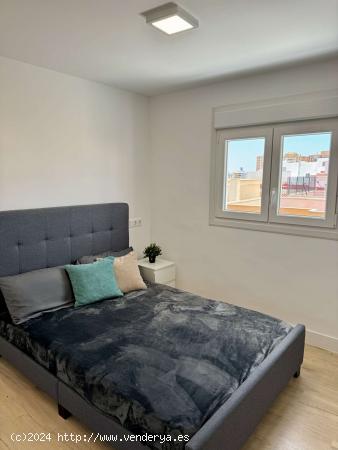  Habitación en piso compartido en Málaga - MALAGA 