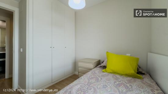 Habitación en piso compartido en barcelona. - BARCELONA