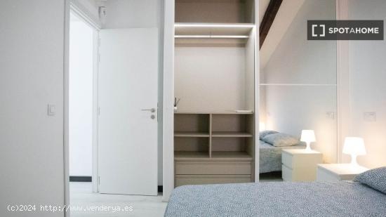 Habitación compartida de 135m2 con orientación interior en la zona de Sol - SNJ124 - MADRID