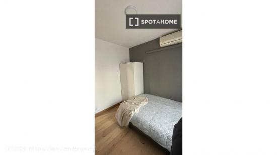 Se alquilan habitaciones en un apartamento de 4 dormitorios en Getafe - MADRID