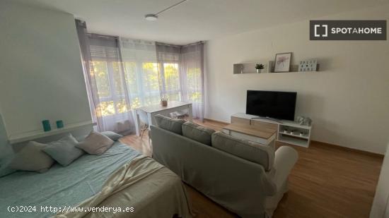 Se alquilan habitaciones en un apartamento de 4 dormitorios en Getafe - MADRID