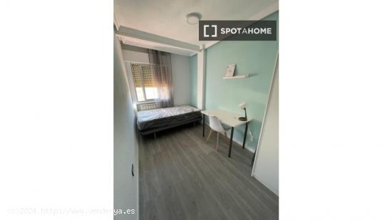 Se alquila habitación en apartamento de 4 dormitorios en Getafe - MADRID