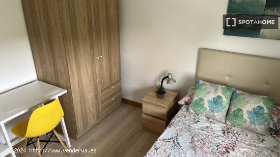 Cómoda habitación en alquiler en piso de 4 dormitorios en Príncipe Pío - MADRID