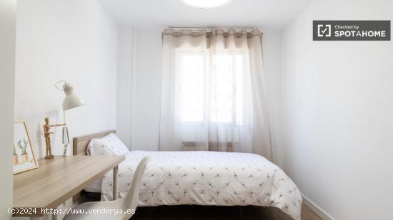 Se alquilan habitaciones en un apartamento de 4 dormitorios en Getafe - MADRID