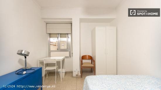 ¡Se alquilan habitaciones en un apartamento de 5 habitaciones en Valencia! - VALENCIA