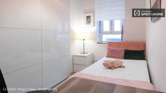 Habitaciones para alquilar en apartamento de 4 dormitorios en Tetuán - MADRID