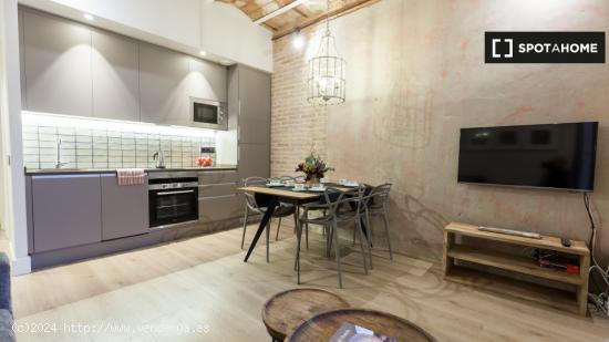 Elegante apartamento de 2 dormitorios en el centro de Barcelona - BARCELONA