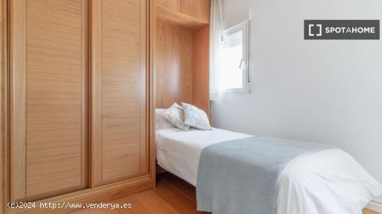 ¡Habitaciones en alquiler en piso de 4 habitaciones en Madrid! - MADRID