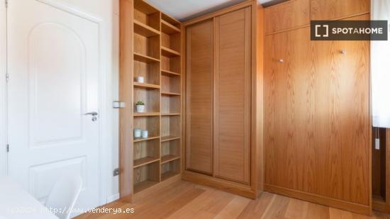 ¡Habitaciones en alquiler en piso de 4 habitaciones en Madrid! - MADRID