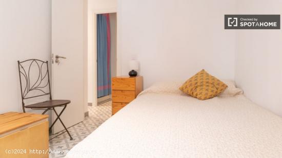 Habitaciones para mujeres en alquiler en piso de 5 habitaciones en Carabanchel - MADRID