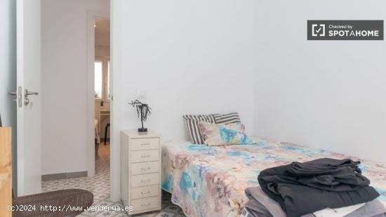 Habitaciones para mujeres en alquiler en piso de 5 habitaciones en Carabanchel - MADRID