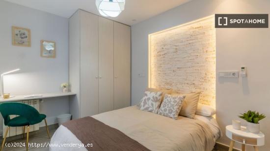 ¡Habitaciones en alquiler en piso de 4 habitaciones en Madrid! - MADRID