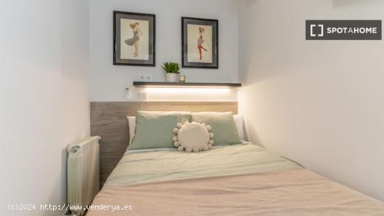 ¡Habitaciones en alquiler en piso de 4 habitaciones en Madrid! - MADRID