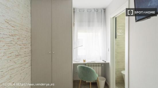 ¡Habitaciones en alquiler en piso de 4 habitaciones en Madrid! - MADRID