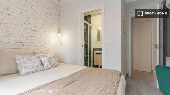 ¡Habitaciones en alquiler en piso de 4 habitaciones en Madrid! - MADRID