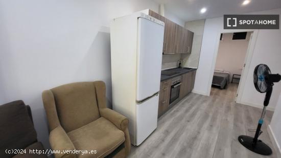 Apartamento de 3 dormitorios en alquiler en Barcelona - BARCELONA