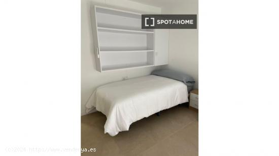 Se alquila habitación en piso compartido en Valencia - VALENCIA