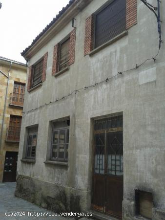 CASA JUNTO A LA PLAZA MAYOR DE CERVERA DEL PISUERGA. SIN COMISON PARA EL COMPRADOR. - PALENCIA