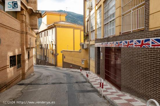 Local acondicionado como academia en Cenes de la Vega - GRANADA