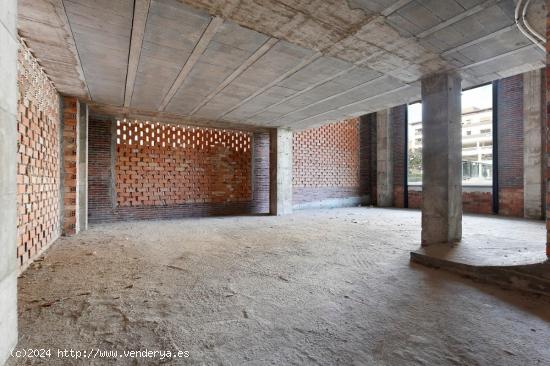 Oportunidad de inversión en local comercial al lado de Constitución. - GRANADA