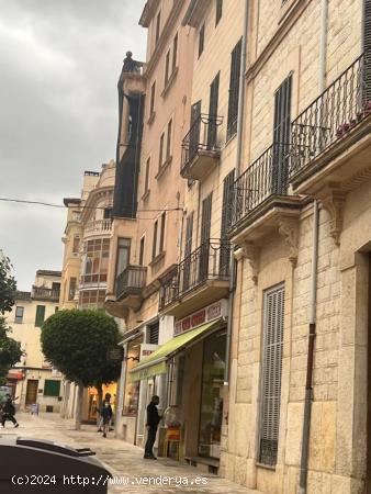 EDIFICIO DE TRES ALTURAS Y LOCAL COMERCIAL - BALEARES