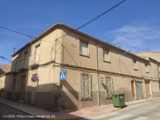  CASA PARA REFORMAR CON MUCHÍSIMAS POSIBILIDADES EN ESQUINA - ALBACETE 