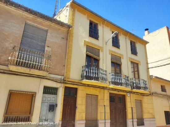  OCASION-CASA SEÑORIAL CON  300 M2 DE SOLAR, AMPLIO PATIO -GRANDES POSIBILIDADES. - ALBACETE 