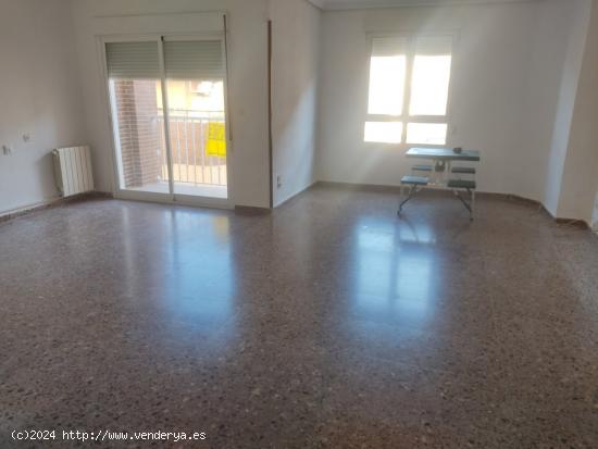 VIVIENDA DE 3 DORMITORIOS CENTRICA EN ZONA SAN CRISPIN - ALBACETE