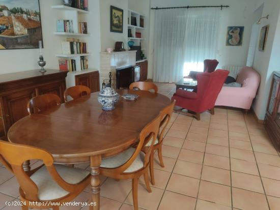 GRAN OPORTUNIDAD - EXCELENTE CASA UNIFAMILIAR EN S.U.P. 1 - DISPONE AMPLIO PATIO CON PISCINA - ALBAC