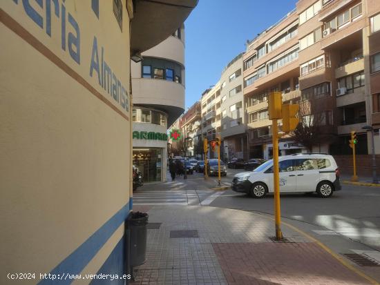 LOCAL COMERCIAL EN ESQUINA Y MUY CENTRICO - ALBACETE