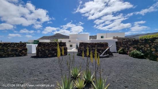 ¡Excepcional casa Canaria emblemática para hacer un negocio en el Norte de la Isla! - LAS PALMAS