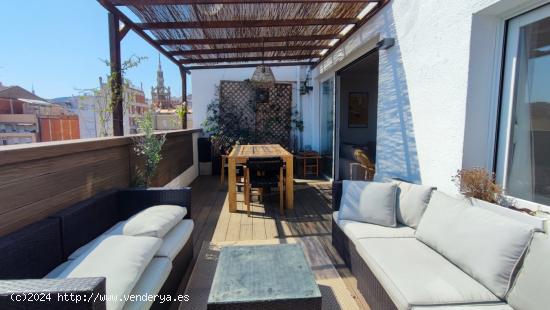  Atico  Duplex con terraza a nivel del salon, VISTAS al mar y a todo Barcelona - BARCELONA 