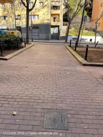  Plaza de parking cercano al metro de Vilapicina - BARCELONA 