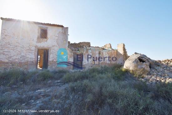 TERRENO RÚSTICO  CON CASA (RUINA) EN VENTA ZONA GAÑUELAS - MURCIA