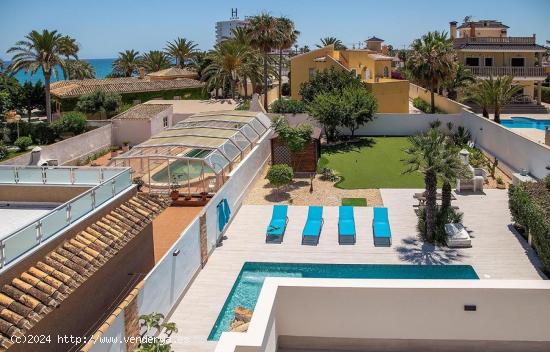 VILLA CON VISTAS AL MAR EN PLAYA FLAMENCA - ALICANTE