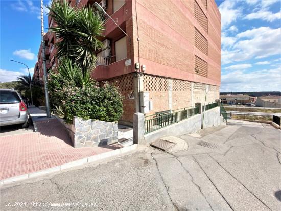 Se vende Local comercial - ALMERIA