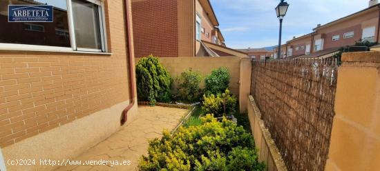  Arbeteta Inmobiliaria vende Chalet  en Tortola De Henares - GUADALAJARA 