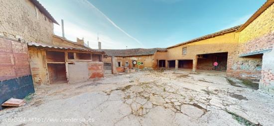 CASA DE CAMPO EN TORAL DE LOS GUZMANES - LEON