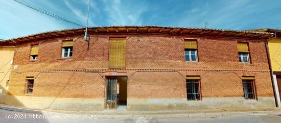 CASA DE CAMPO EN TORAL DE LOS GUZMANES - LEON