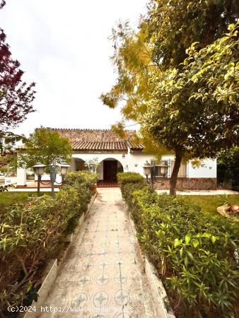 MAGNIFICO CHALET EN VENTA  EN LA URBANIZACION LAS PAJANOSAS GOLF - SEVILLA