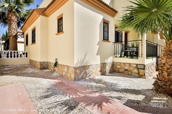 DÚPLEX QUAD DE 2 DORMITORIOS CON PISCINA COMUNITARIA - ZONA TORREVIEJA - - ALICANTE