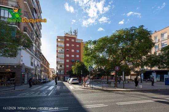  Espacioso local comercial en Zaidín - GRANADA 