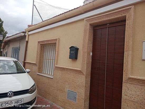  CASA PLANTA BAJA CON TERRAZA Y PATIO  EN PETRER - ALICANTE 