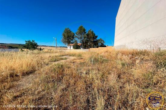 SOLAR UBANO EN ARCAS - CUENCA