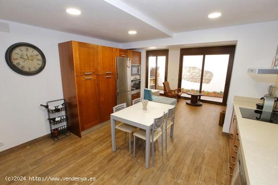 Fantastica casa  muy centrica,  de 4 dormitorios. A tan solo 50 metros del puerto!! - TARRAGONA